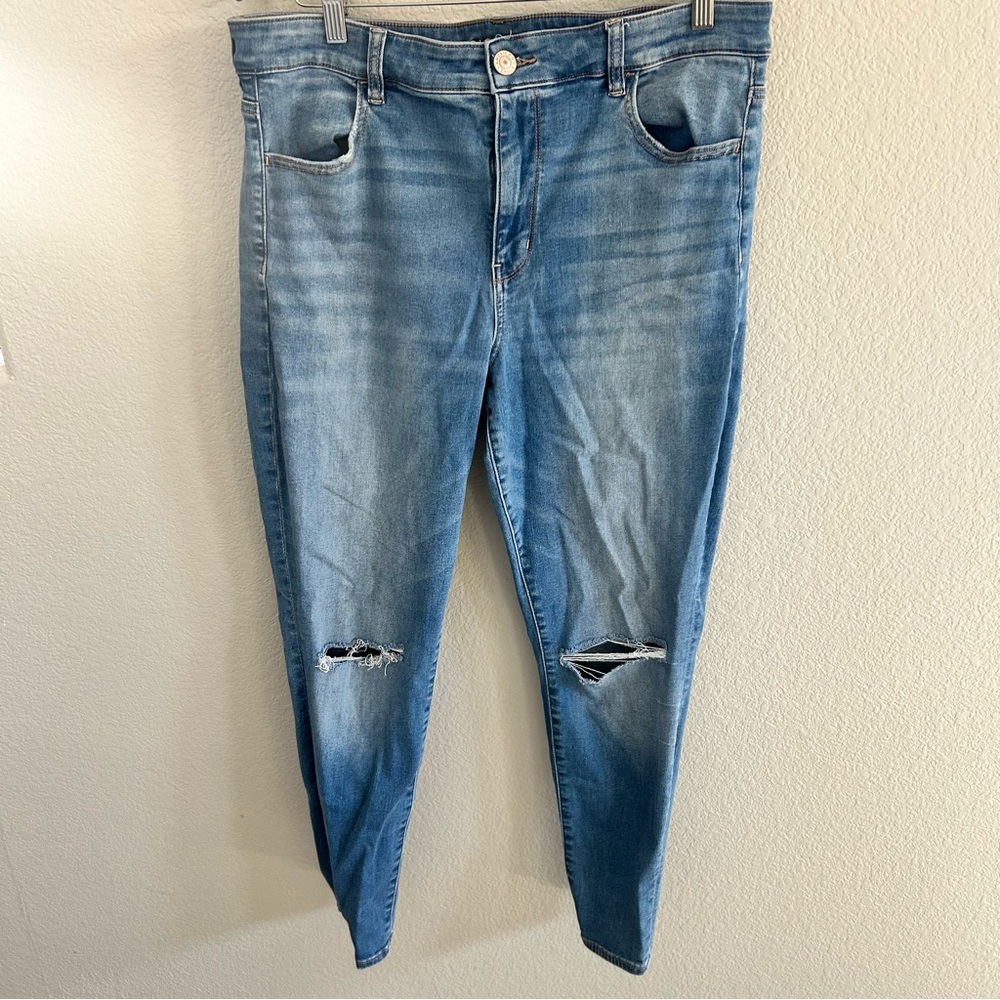 American Eagle Distressed Hi-Rise Jegging